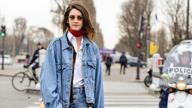 H&M: Αυτό είναι το τζιν μπουφάν που μιμείται…την αγκαλιά
