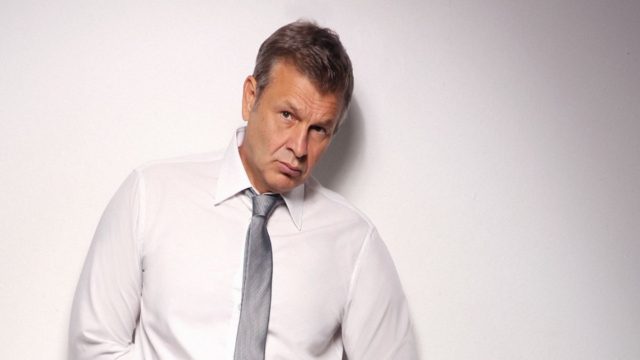“Στα χέρια” ο Γκλέτσος με τεχνικό της σειράς “Μόλις Χθες” – Τι λέει ο ΣΚΑΙ;