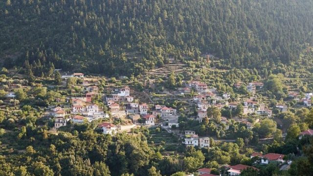 Ένας “πέτρινος” παράδεισος μέσα στα έλατα