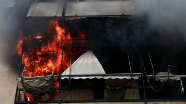 Ν. Σμύρνη: Εικόνες σοκ από τη φωτιά στο διαμέρισμα