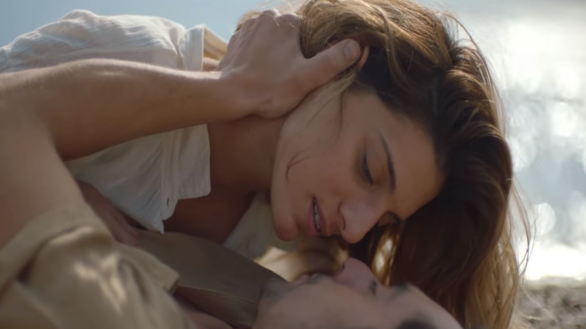 «Μη με αφήσεις ποτέ»: Το συγκλονιστικό βίντεο της Lacta για τις γυναικοκτονίες με τη Χριστίνα-Χειλά Φαμέλη