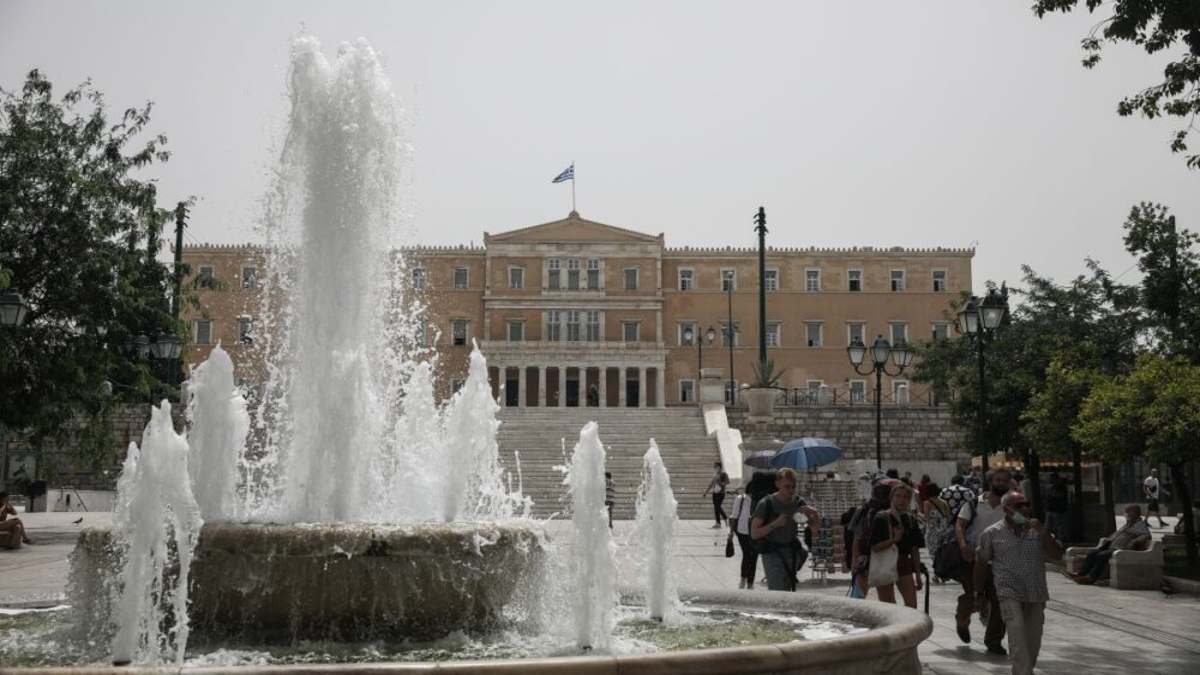 Αλλάζει και πάλι το σκηνικό του καιρού: Άνοδος της θερμοκρασίας – Πού υπάρχει πιθανότητα τοπικών βροχών