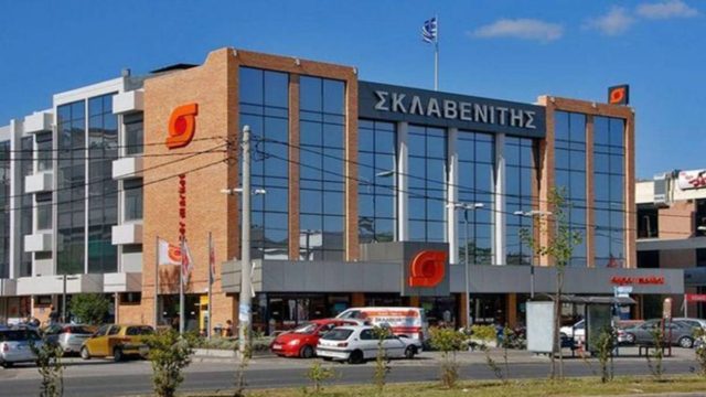 Έξαλλοι όλοι με τον Σκλαβενίτη: Στα κάγκελα οι κάτοικοι με κατάστημα της αλυσίδας!