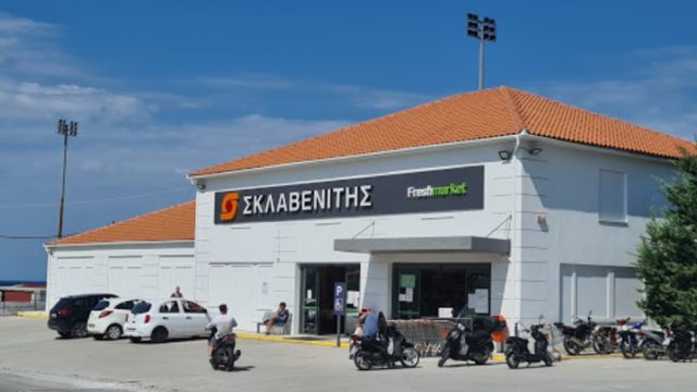 Συλλήψεις στον Σκλαβενίτη: «Πάγωσαν» όλοι σε κατάστημα της αλυσίδας!