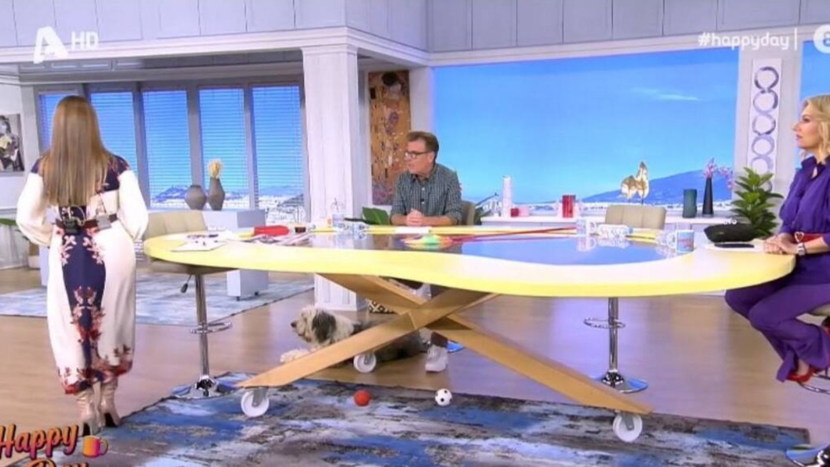 «Παραείναι ανοιχτό…» είπε η Σταματίνα Τσιμτσιλή για το φόρεμά της και άρχισε να κουμπώνεται! (video)