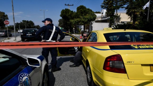 Τρόμος στην Μεταμόρφωση: Έξι κουκουλοφόροι ξυλοκόπησαν και λήστεψαν οδηγό ταξί