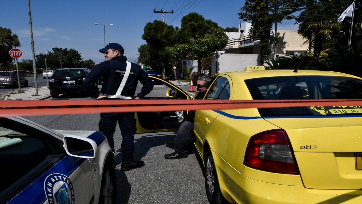 Τρόμος στην Μεταμόρφωση: Έξι κουκουλοφόροι ξυλοκόπησαν και λήστεψαν οδηγό ταξί