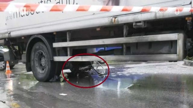Φορτηγό παρέσυρε ανήλικη ποδηλάτισσα στη Θεσσαλονίκη – Διακομίστηκε στο νοσοκομείο σε σοβαρή κατάσταση (Video)