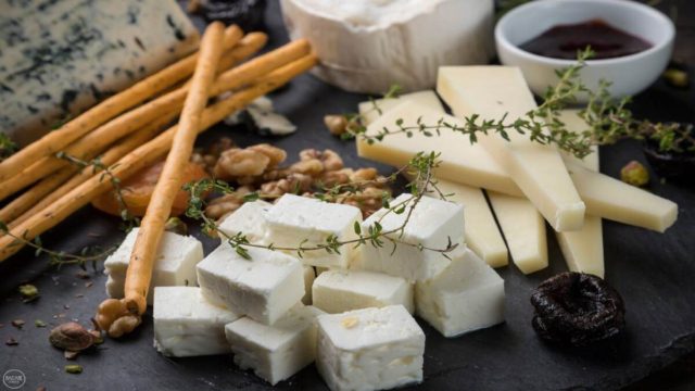 Μεγάλη προσοχή! 9+1 τυροεντολές για μην «σκοτώνετε» τα τυριά
