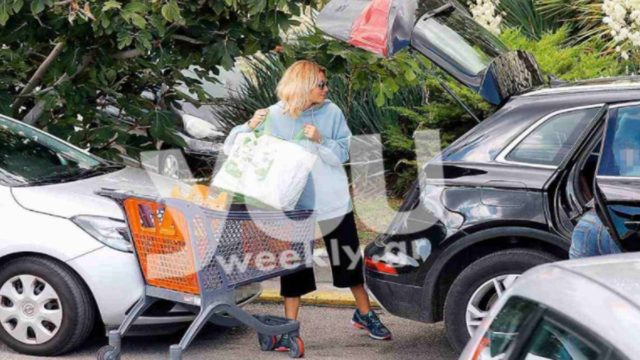 Στο σούπερ μάρκετ για ψώνια η Βίκυ Καγιά – Τι έβαλε στο καρότσι της;
