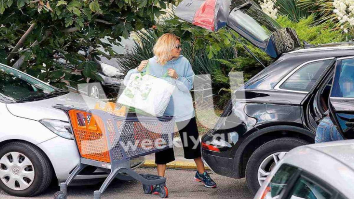 Στο σούπερ μάρκετ για ψώνια η Βίκυ Καγιά – Τι έβαλε στο καρότσι της;