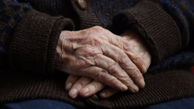 Αδιανότητο περιστατικό στο Βόλο: Χτύπησε την 78χρονη μητέρα του επειδή τον… διέκοψε από βιντεοκλήση