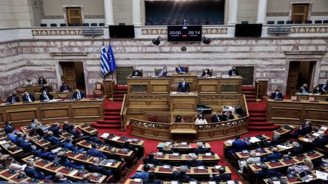 Επέτειος Πολυτεχνείου: Ενός λεπτού σιγή στην Ολομέλεια της Βουλής – Τα μηνύματα των κομμάτων