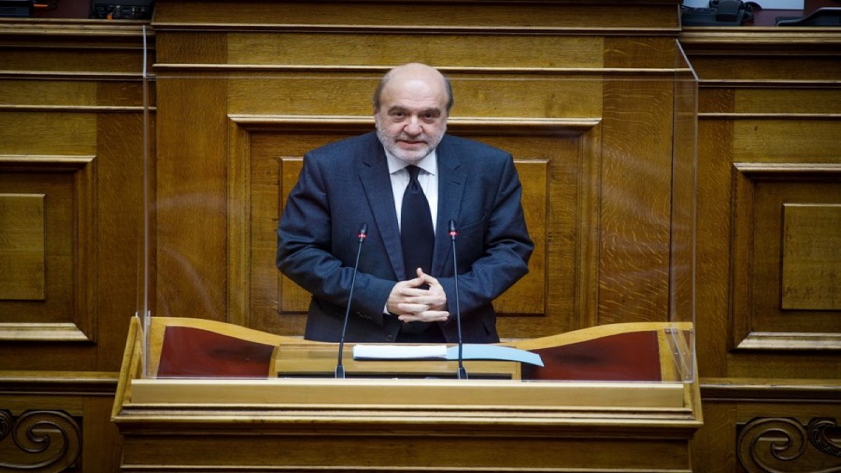 «Κατέρρευσε» στη Βουλή ο Τρύφωνας Αλεξιάδης – «Δεν αισθάνομαι καλά» (Video)