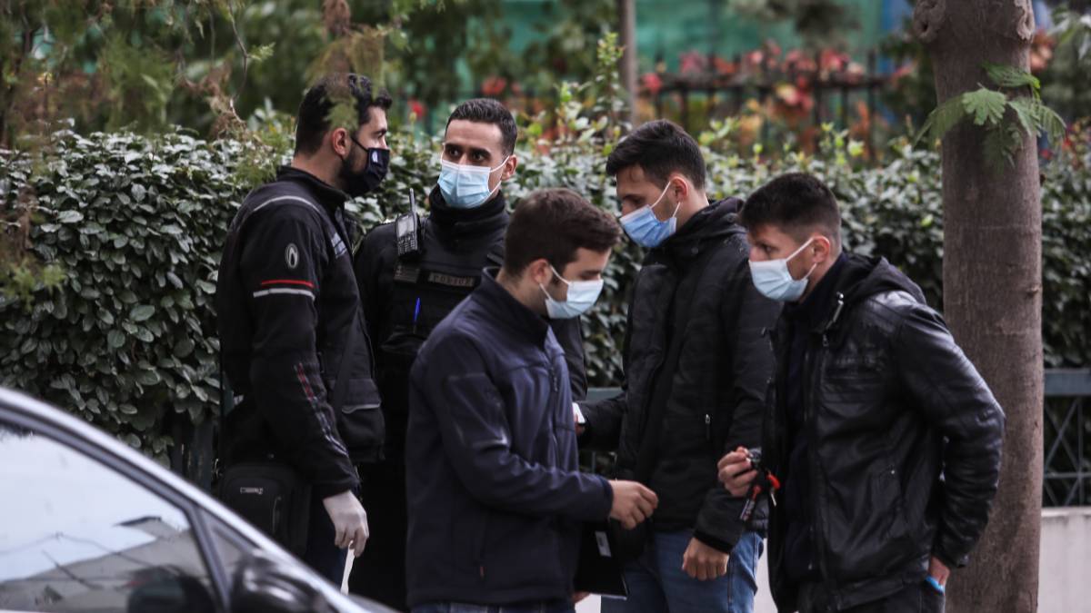 Χαλάνδρι: Σε κρίσιμη κατάσταση ο οφθαλμίατρος μετά την ενέδρα θανάτου – Είχε γεμίσει όπλα… και ταρώ η 49χρονη