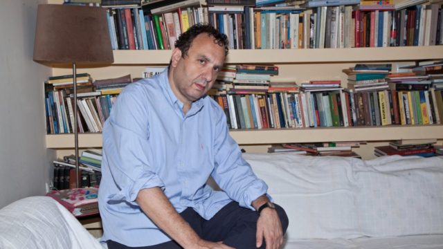 Σπουδαία διάκριση για τον Χρήστο Χωμενίδη: Έλαβε το Βραβείο Ευρωπαϊκού Μυθιστορήματος για τη «Νίκη»