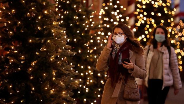 Χριστούγεννα 2021: Το εορταστικό ωράριο των καταστημάτων – Ποιες Κυριακές θα είναι ανοιχτά