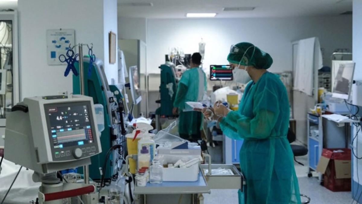 Κορωνοϊός-Λάρισα: Νεκροί 52χρονος προπονητής και 42χρονη μητέρα ανήλικων παιδιών-Αμφότεροι ανεμβολίαστοι