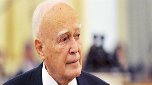 Κάρολος Παπούλιας: Ο σοσιαλιστής πολιτικός που διετέλεσε Πρόεδρος της Δημοκρατίας – Η ζωή και το έργο του