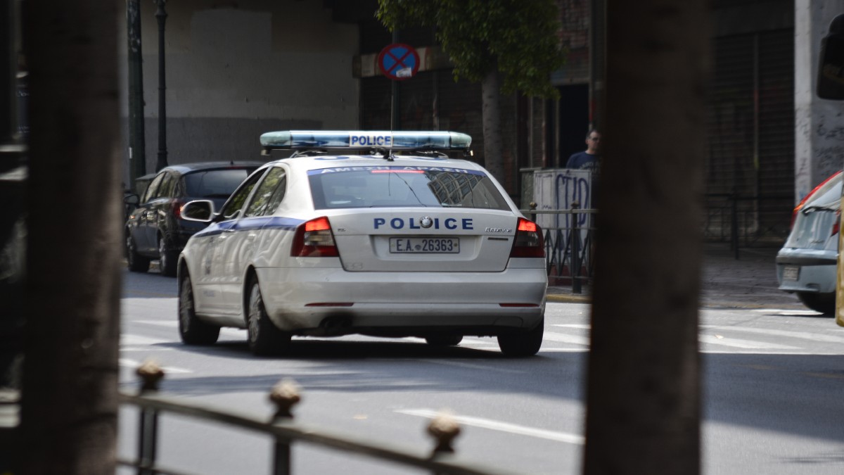 Τρόμος στο Περιστέρι: Πολίτης εντόπισε χειροβομβίδα σε κατάστημα – Εκκενώθηκαν δρόμοι