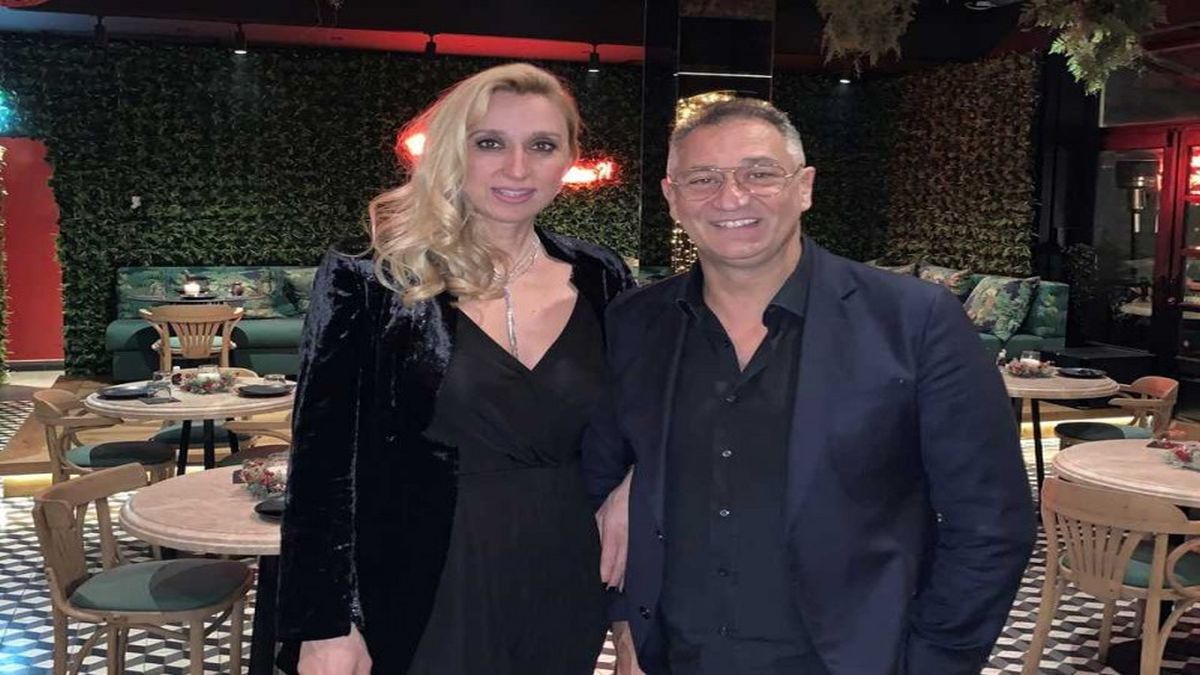 Γιορτινό κάλεσμα για φίλους από τον Γιώργο και την Έλενα Ντάβλα στο Tokyo Joe