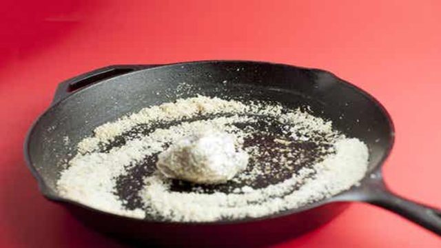 Πήρε μία πατάτα και λίγο αλάτι και τα έβαλε στη κατσαρόλα – Το αποτέλεσμα θα σας συναρπάσει