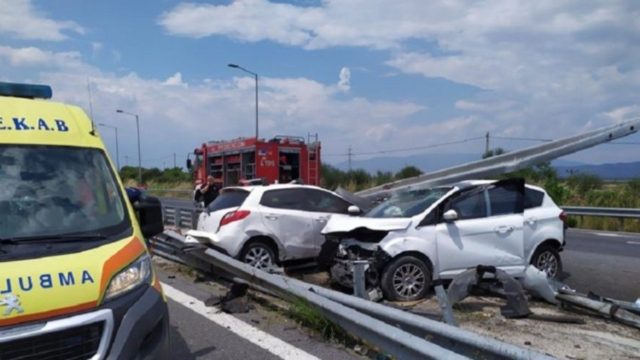 Θρίλερ στην Σάμο: Αυτοκίνητο έπεσε στον γκρεμό – Στο νοσοκομείο δύο άτομα