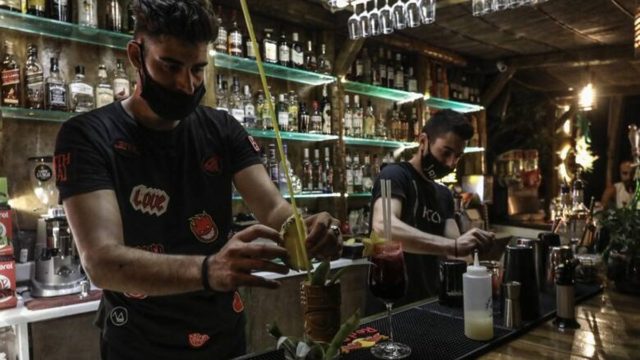 Πρόταση – “βόμβα”: Είσοδος με rapid test σε εστίαση και κέντρα διασκέδασης Χριστούγεννα και Πρωτοχρονιά! (video)