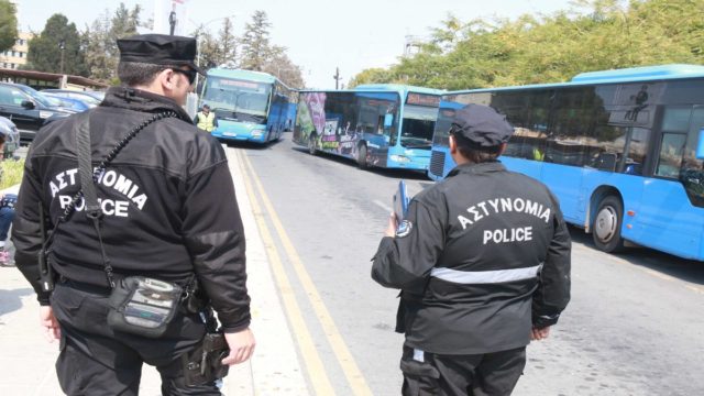 Κύκλωμα με παράνομες ελληνοποιήσεις: Το “αμαρτωλό” χρηματοκιβώτιο του διοικητή – Ποια ήταν η δομή της οργάνωσης (photos)
