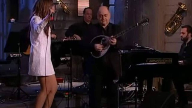 Το τσιφτετέλι καλλονής τραγουδίστριας που “αρρώστησε” τους πάντες