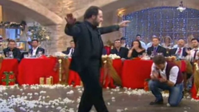 Το μερακλήδικο ζεϊμπέκικο του Κρατερού Κατσούλη που ανατρίχιασε την Κατερίνα Καραβάτου – Έχει 37.223 προβολές