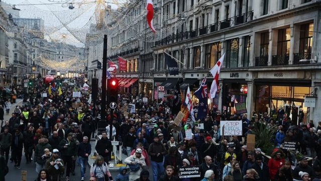 Ραγδαίες εξελίξεις: “Καμία εγγύηση” για ενδεχόμενο lockdown τα Χριστούγεννα – Φόβοι για εκατομμύρια κρούσματα από το νέο έτος!