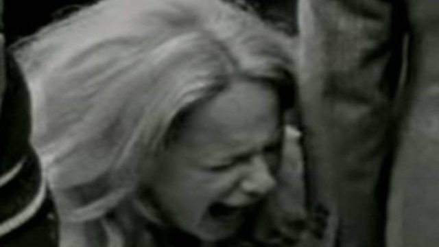 Η κηδεία που “πέθανε” την Αλίκη Βουγιουκλάκη: Κατέρρευσε πάνω από το μνήμα του!
