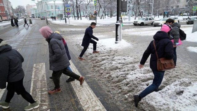 Τρόμος στη Μόσχα: Άνδρας άνοιξε πυρ σε ΚΕΠ – Δυο νεκροί, τέσσερις τραυματίες