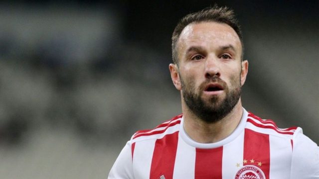 Βουλιαγμένη: «Μπούκαραν» στο σπίτι του Ματιέ Βαλμπουενά – Αντικείμενα μεγάλης αξίας έγιναν “καπνός”