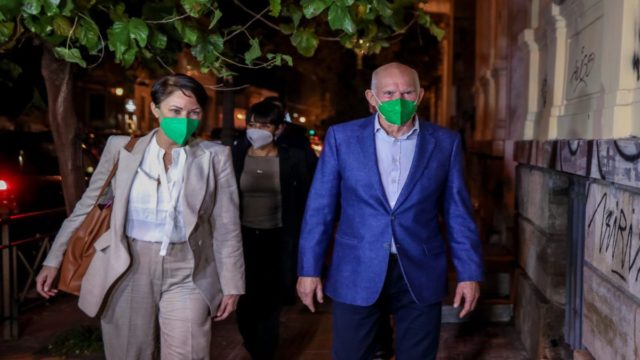 Ο Παπανδρέου παραδέχτηκε την ήττα του – Το τηλεφώνιμα για συγχαρητήρια