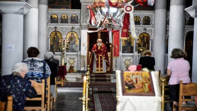 Συγκλονίζει γιατρός για τον Μητροπολίτη Κοσμά: “Τον πείσαμε να διασωληνωθεί και κάποιοι του άλλαξαν γνώμη”