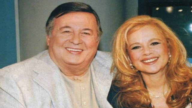 Σπάνια φωτογραφία της Αλίκης Βουγιουκλάκη και του Δημήτρη Παπαμιχαήλ από το αρχοντικό τους
