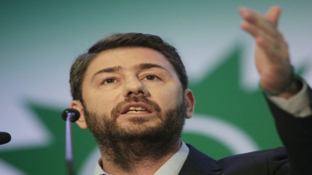 Εκλογές ΚΙΝΑΛ: Προβάδισμα Ανδρουλάκη – “Μάχη” για τον δεύτερο γύρο δείχνουν τα πρώτα αποτελέσματα