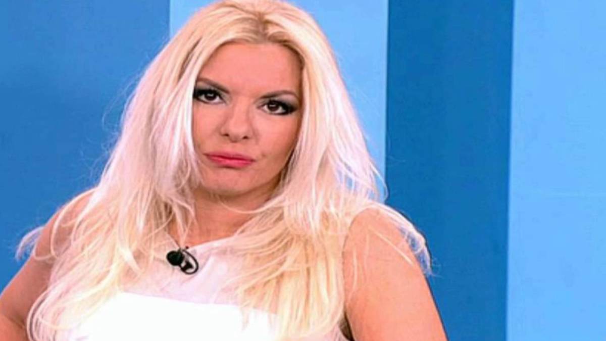 “Η Αννίτα Πάνια γυμνή στο…”: Σάλος με την παρουσιάστρια