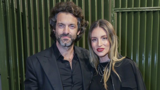 Διώροφο με καταπράσινο κήπο – Φωτογραφίες από το σπίτι που μένουν Οικονομάκου και Μιχόπουλος