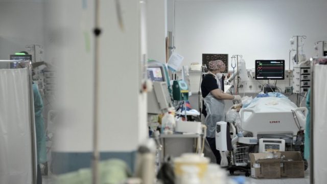 Αγωνία στο Αγρίνιο: 42χρονος με κορωνοϊό πρέπει να μπει σε ΜΕΘ – Παραμένει διασωληνωμένος εκτός
