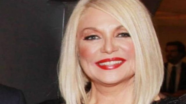 Ρούλα Κορομηλά: Αυτή είναι η άγνωστη αδελφή της!