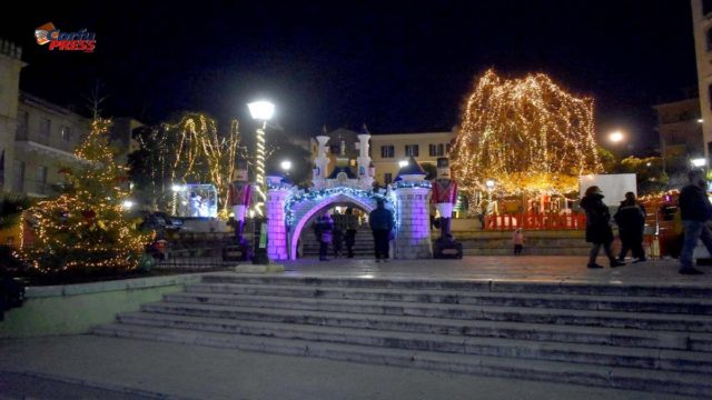 Κέρκυρα: Τα «χρυσοκόκκινα» Χριστούγεννα του νησιού και τα ιδιαίτερα κάλαντα (Βίντεο)