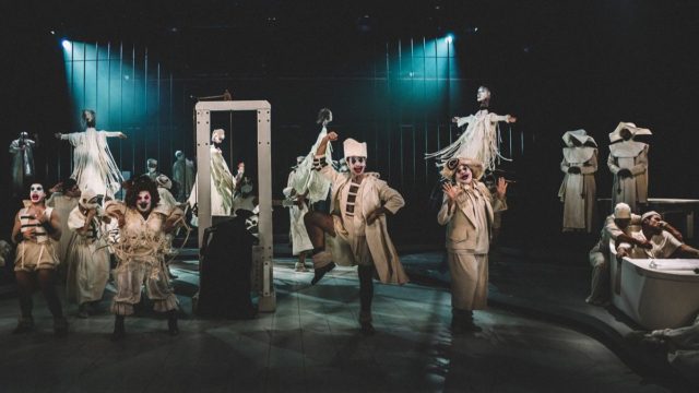 Ποιές παραστάσεις ανεβάζουν αυλαία σήμερα 8/12;