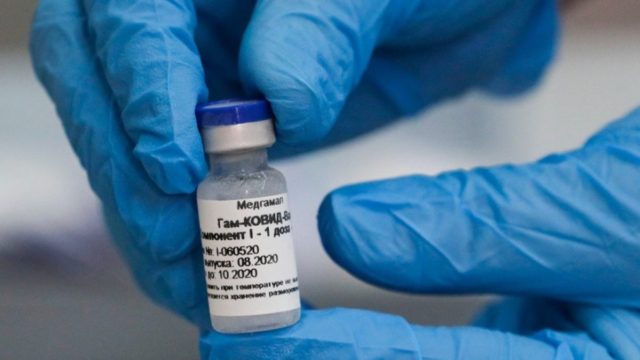 Συναγερμός στο Περιστέρι: Έκαναν… φτερά πέντε δόσεις του εμβολίου της Moderna (video)