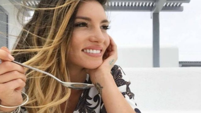 Αυτή είναι η μητέρα της Αθηνάς Οικονομάκου – Σαν δύο σταγόνες νερό
