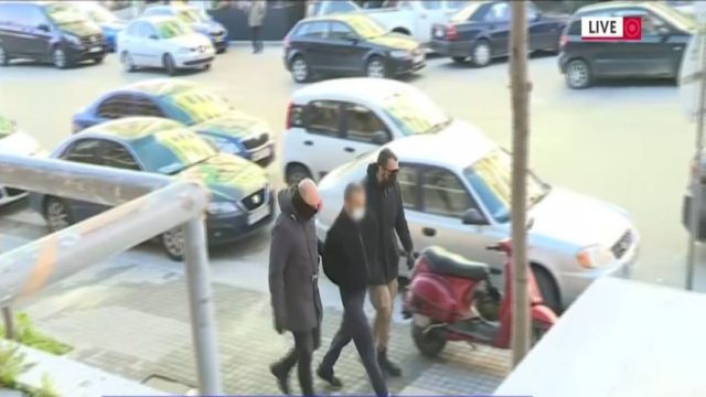 Έγκλημα στη Θεσσαλονίκη: Προφυλακιστέος ο 49χρονος που σκότωσε τη σύζυγό του με 23 μαχαιριές – Τι είπε στην απολογία του (Video)