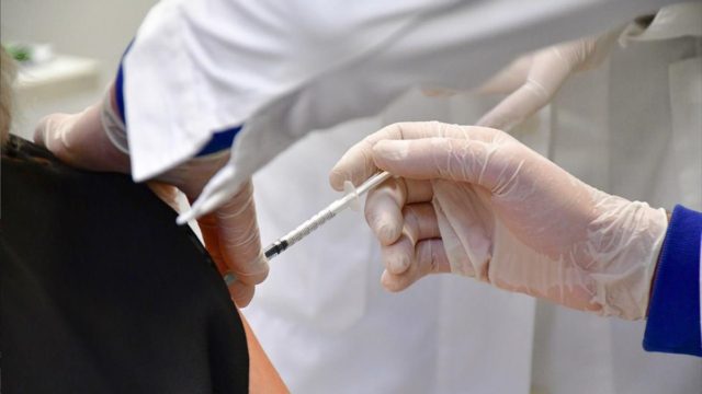 Τα μέτρα απέδωσαν: 50.000 τα ραντεβού πρώτης δόσης μετά την ανακοίνωση για το πρόστιμο