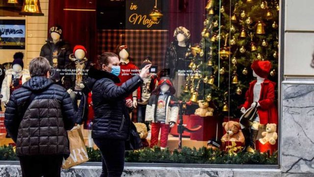 Εορταστικό ωράριο: Έτσι θα λειτουργήσουν σήμερα (24/12) τα καταστήματα
